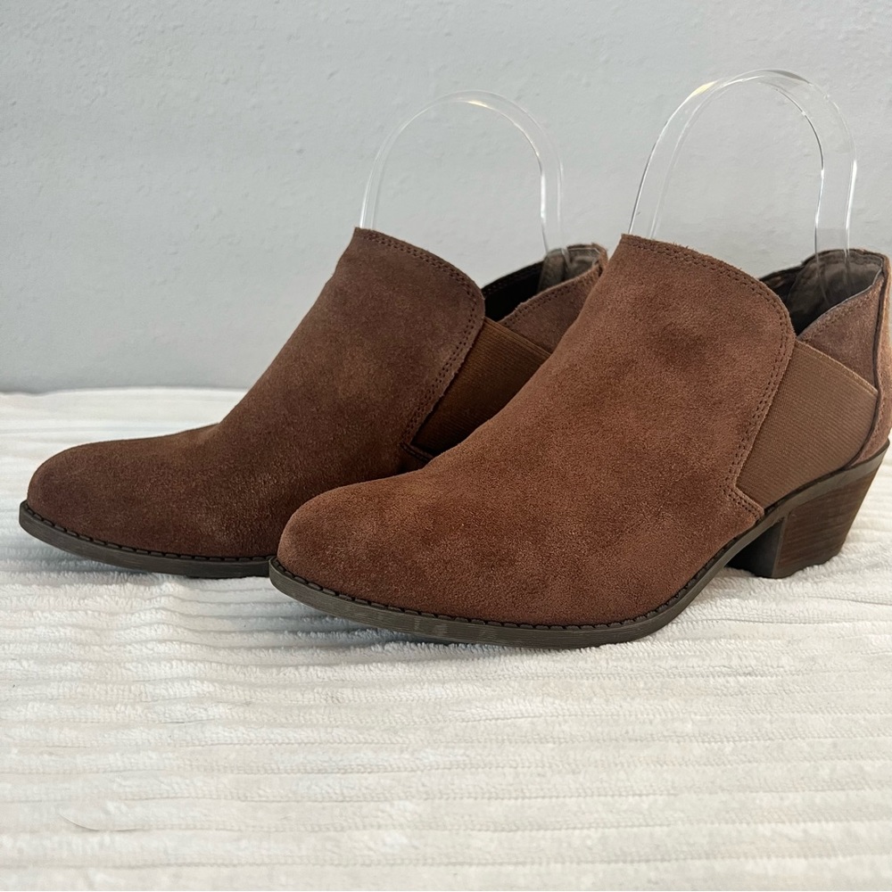 Women’s Me Too Suede Booties